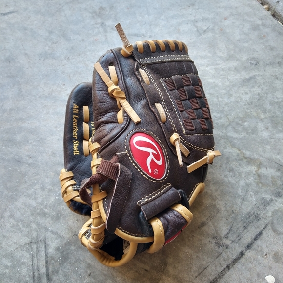 Rawlings Other - Baseball glove. 10 inch Rawlings Lefty